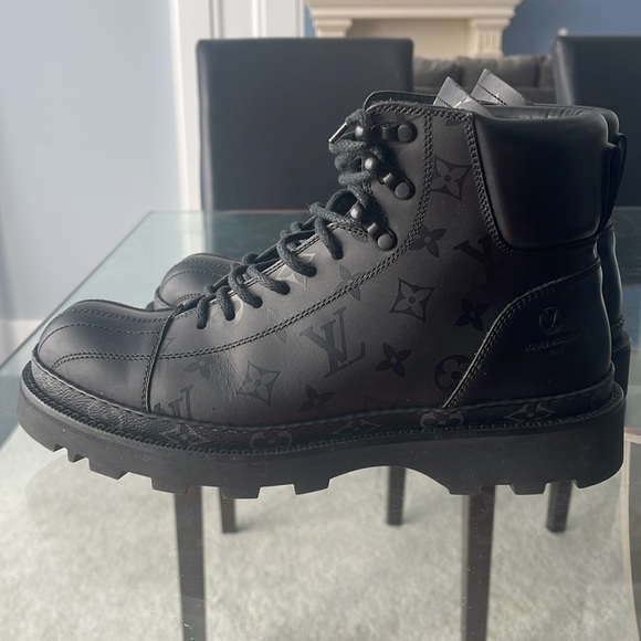 LV Monogram Eclipse Boots - Picture 6 of 12